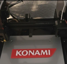 Logo Konami impreso 3D